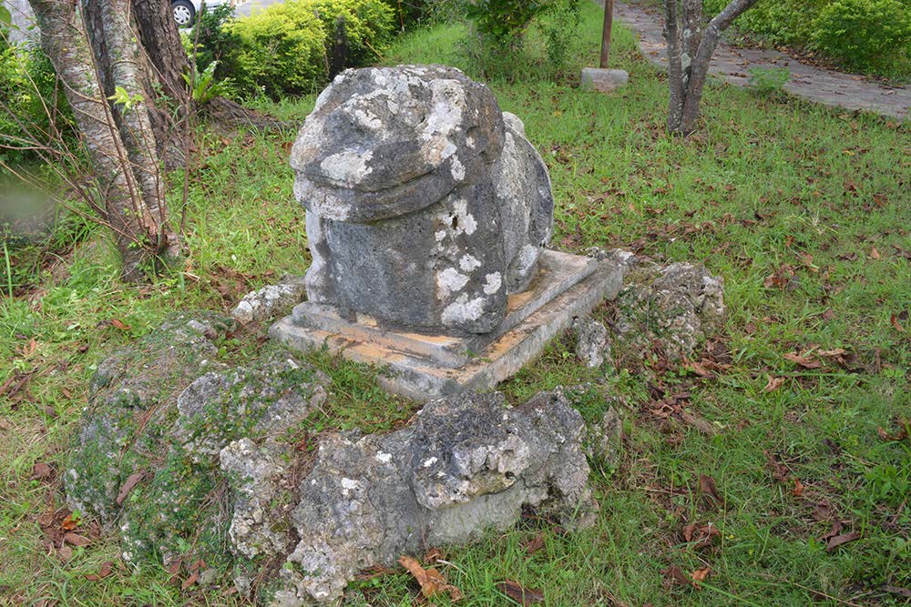 喜舎場の石獅子（きしゃばのいしじし）